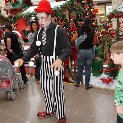 Cia do Bafafá Chegada do Papai Noel - Artista Circense