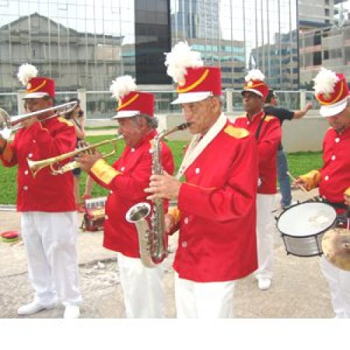 Cia do Bafafá – Fanfarra Músicos no estilo clássico ou moderno, das famosas fanfarras de antigamente.